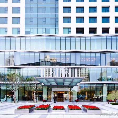 Millennium Hotel Taichung Buitenkant foto The entrance of the hotel