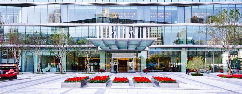 Millennium Hotel Taichung Buitenkant foto The entrance of the hotel