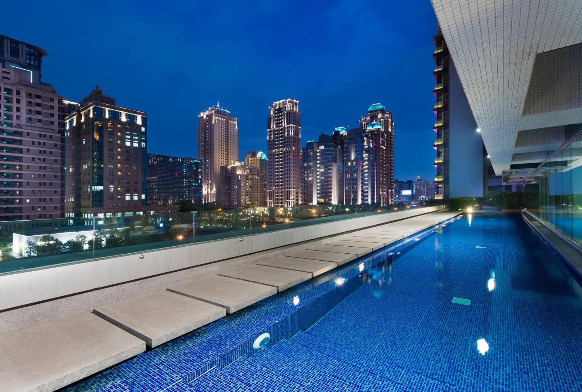 Millennium Hotel Taichung Buitenkant foto View from the pool
